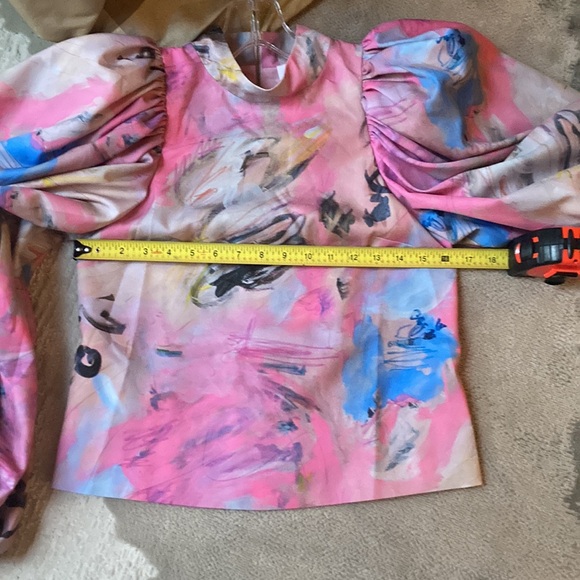 Neubyrne beautiful abstract print top with dramatic sleeves - Picture 9 of 9